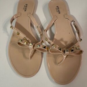 Steve Madden Nude Patent Bow Stud Thong Sandals